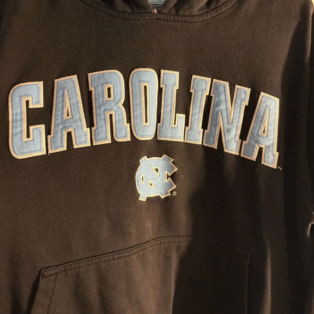 UNC Carolina Tar Heels Hoodie Men’s Medium Black NCAA Pullover Sweatshirt - Picture 2 of 8